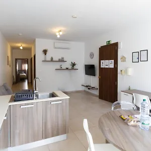 https://pierre-lianas-place.hotelssaintjulians.com